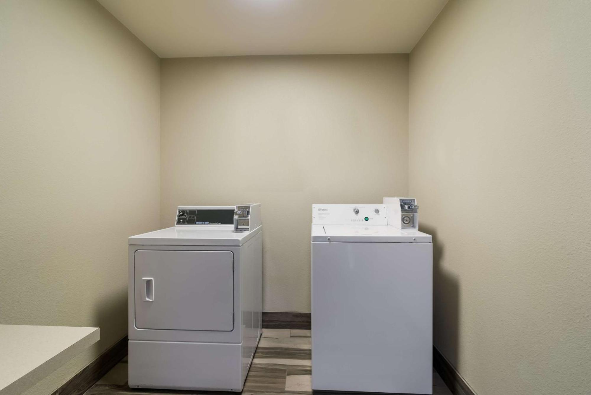 Best Western Roosevelt Place Bismarck Exterior foto