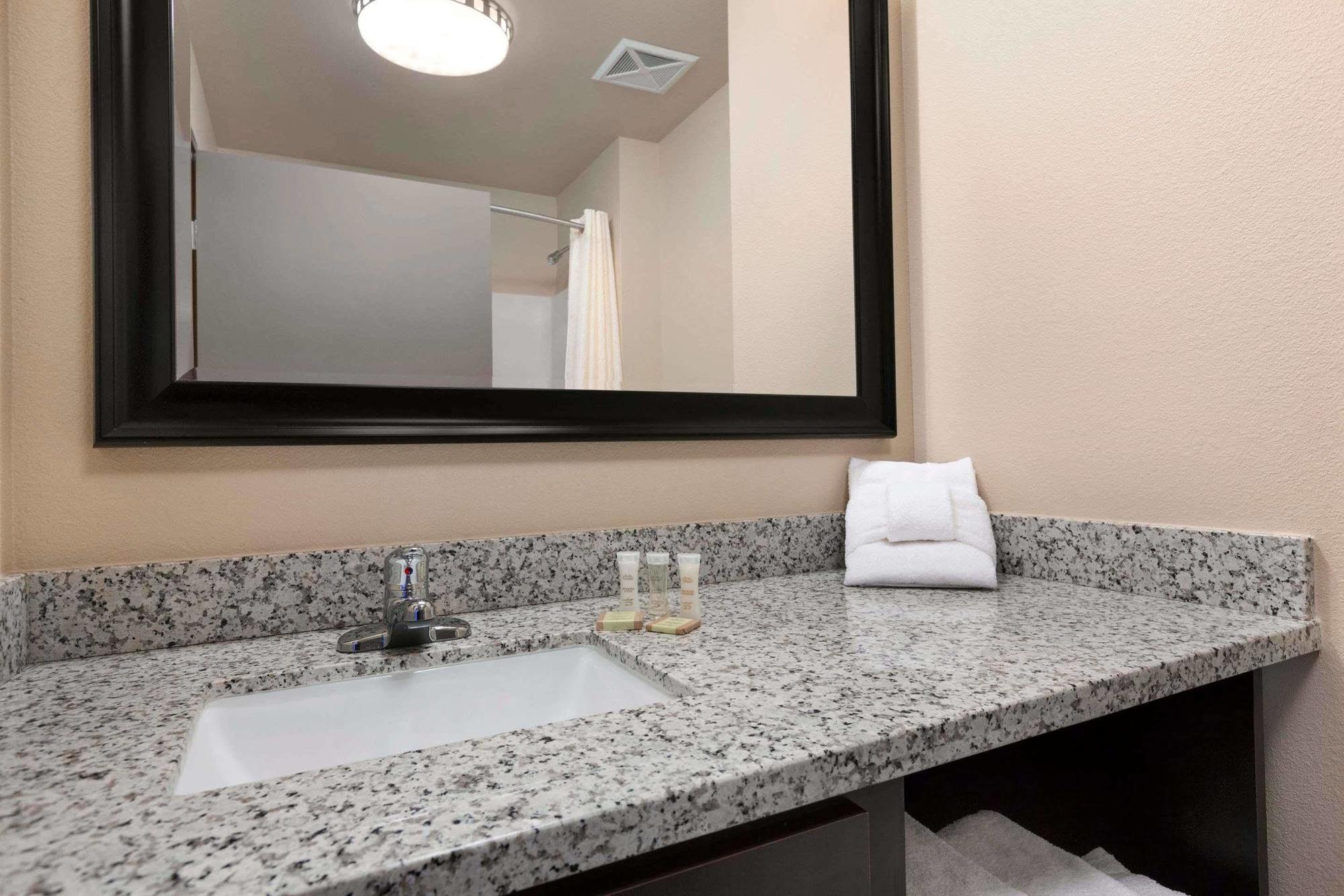 Best Western Roosevelt Place Bismarck Exterior foto